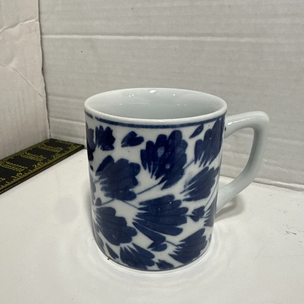 Pier 1 Blue & White Porcelain M B ug‎ 3.5